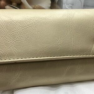 Kenneth Cole Reaction Women's Tri-Fold Beige Wallet Clutch With A Change Purse